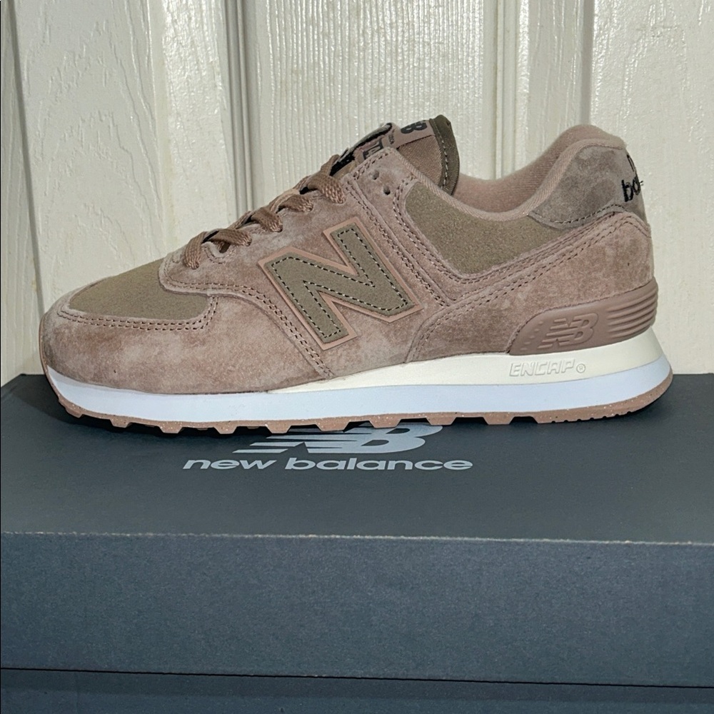 New Balance Women's 574 V2 Sea Salt Sneaker - Picture 3 of 8